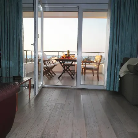 Apartamento Spacious Town Apt With Sea View *